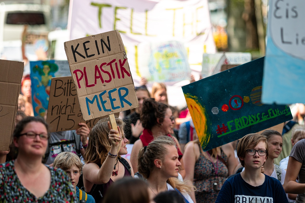 erfahren sie mehr über die klimaproteste und wie menschen weltweit für den schutz unseres planeten kämpfen. bleiben sie informiert über aktuelle aktionen und initiativen für den klimaschutz.